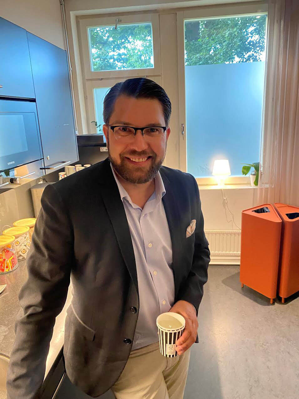 Jimmie Åkesson, partiledare för Sverigedemokraterna svarar på sju snabba frågor om sin bostad.