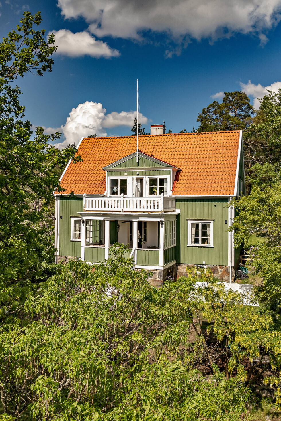 Grönt hus som var till salu hos Per Jansson, men såldes på en killevipp.
