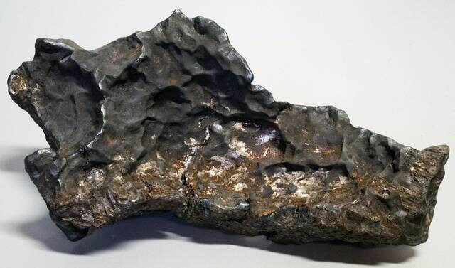 Den 14 kilo tunga meteoriten som slog ned i Enköping.