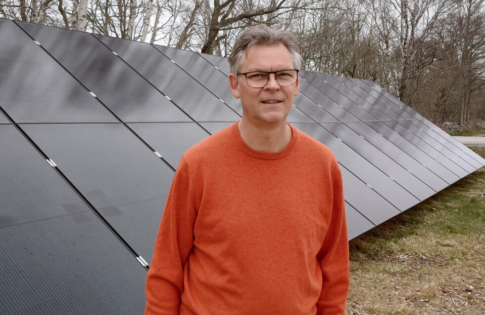 Niclas Wahlgren är mycket nöjd över sin investering av solceller som totalt kostade 142 000 kronor.