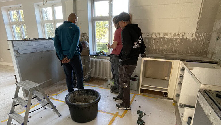 Att renovera köket hamnade på sjätte plats i listan över populära renoveringsprojekt.