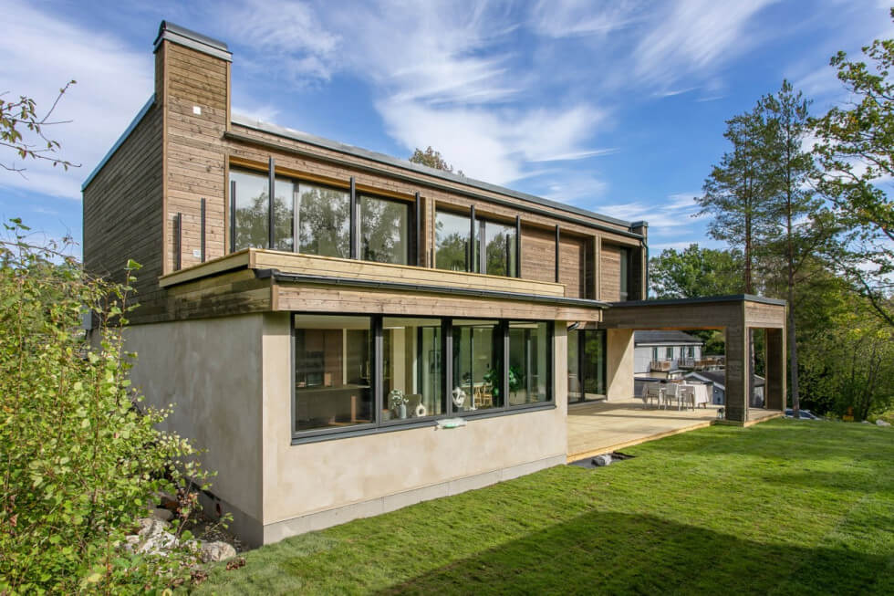 Fredagshuset: Lyxigt nybygge smälter in med järnvitriolad träfasad