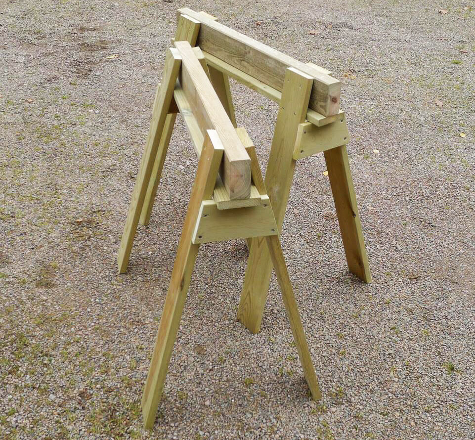 Två bockar alltid beredda att arbeta.