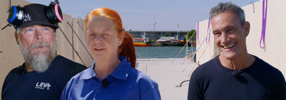 Snickaren och byggledaren rodde Bjørn Bruuns husbåt i hamn.