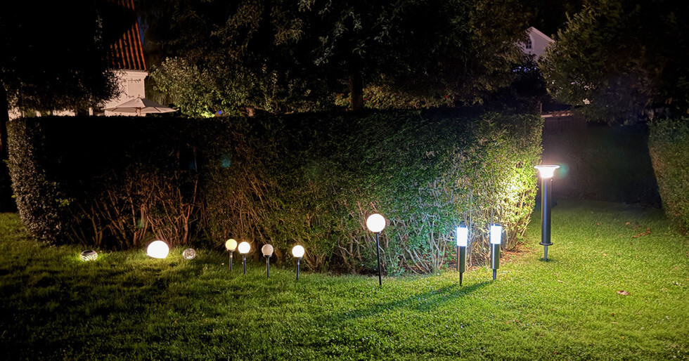 Hur bra lyser solcellsbelysning i trädgården egentligen?