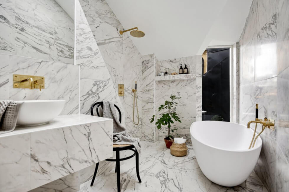 Inte detta badrum, men ett liknande figurerar i polisens förundersökning.