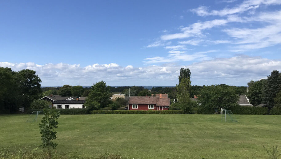 På vägen mellan Borgholm och Färjestaden på Öland.
