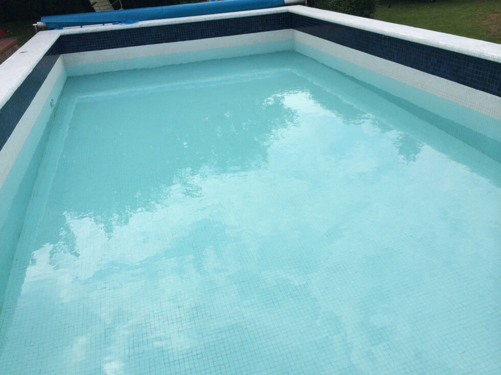 En halvfull pool.