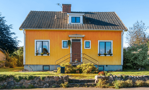 Entrén till det gula huset i Skänninge.