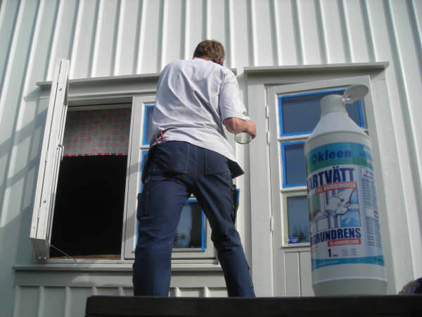 Petigt vid fönstren