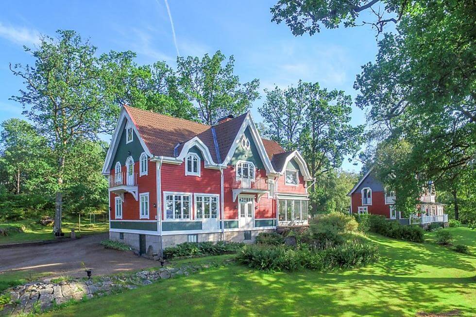 Uppfart till sekelskifteshus.