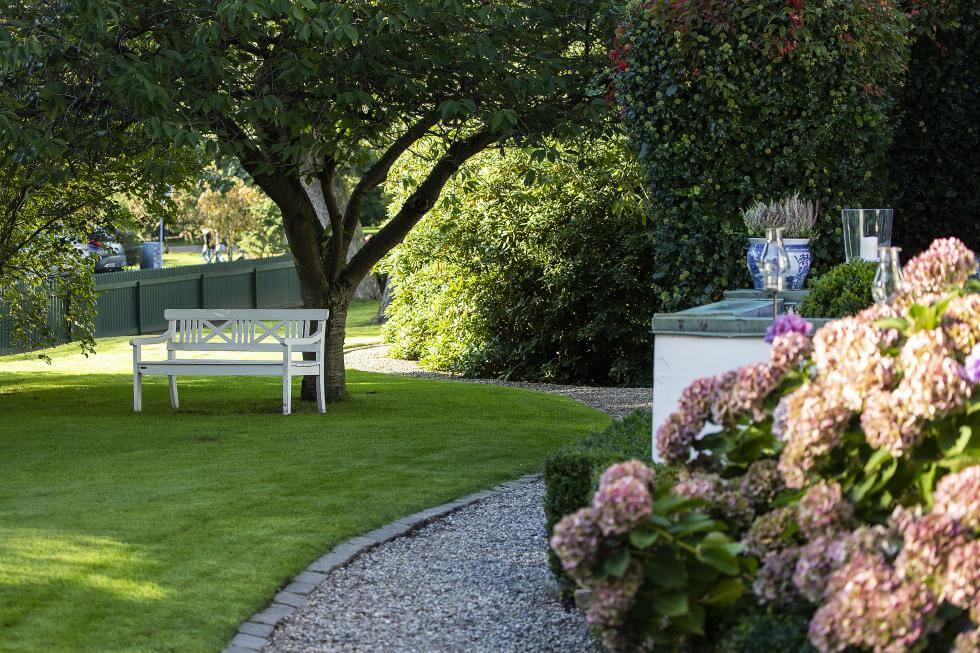 Parkliknande trädgård