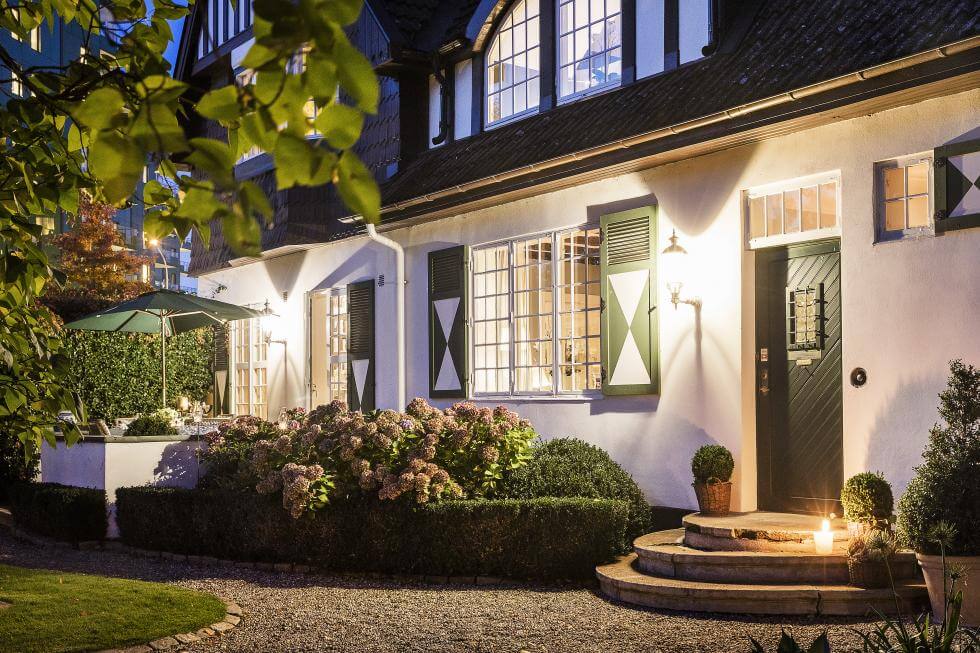 Entré med rundad trappa