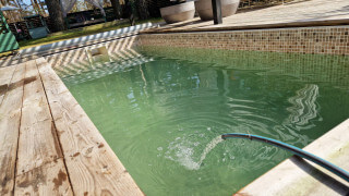 Dyrt att fylla poolen i sommar