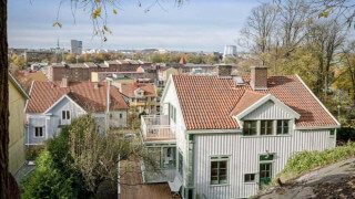 Nya lägenhetshus i villaområden väcker motstånd och försenar byggandet