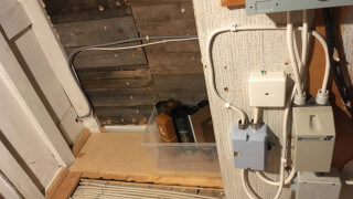 Elektriker stämmer riksdagsledamot och kräver 49 000 kronor
