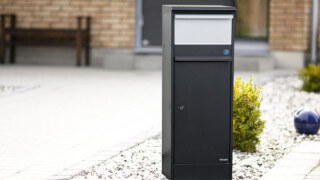 Vinn appstyrd postlåda med paketinkast