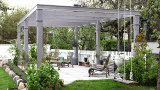 Några vita pergola och en järnvitriolad