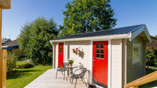 Min stuga 18 kvm står alldeles vid grannens tomtgräns, hur ser det ut