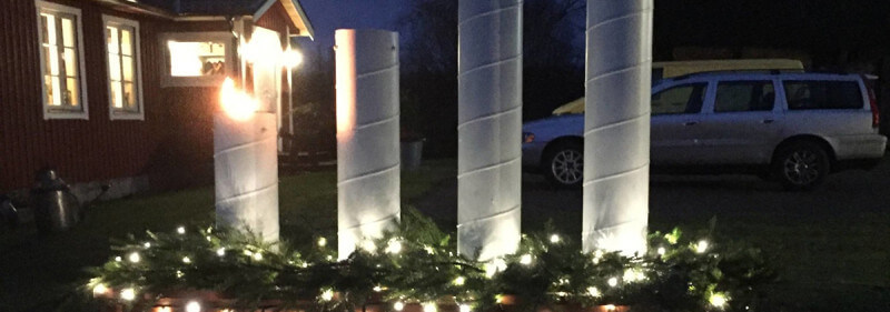 Enorm adventsljusstake av spillmaterial – så bygger du din egen