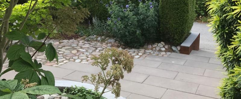 Stilguide: Sten och grus som matchar huset