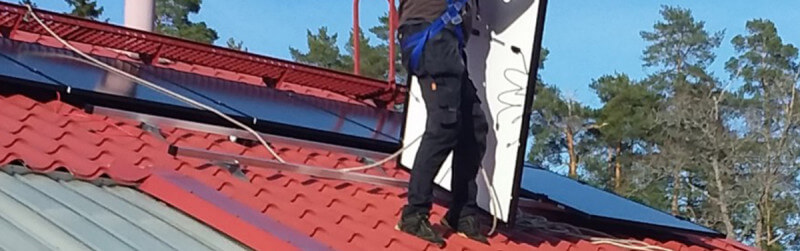 Pressade snabba underskrifter och oväntade kostnader när två husägare skulle byta tak