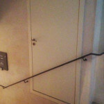 Stödräcke framför dörr